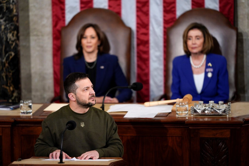 Volodimir Zelenszkij ukrán elnök az amerikai Kongresszus mindkét házának együttes ülésén szólal fel. Washington, 2022. december 21. (Fotó: Carolyn Kaster/AP/Beta)
