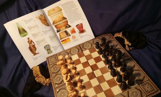 Eladó Kádár János sakk-készlete