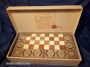 Hétszázezer forintért kelt el Kádár János sakk-készlete