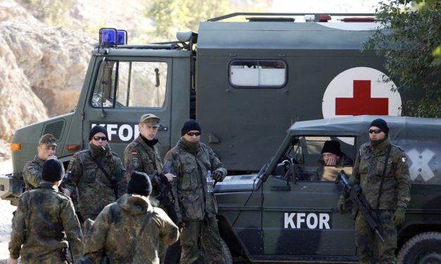 Zelenszkij több tucat, Koszovóban szolgáló békefenntartó katonát rendelt haza