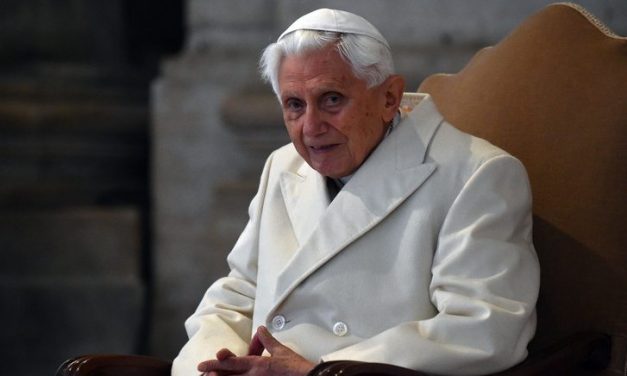Ferenc pápa bejelentette, hogy XVI. Benedek nagyon beteg