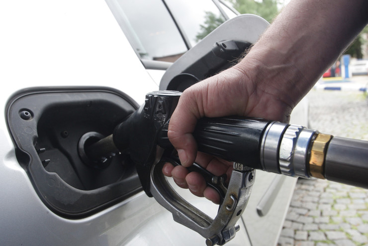 Az üzemanyag ára két euró is lehet