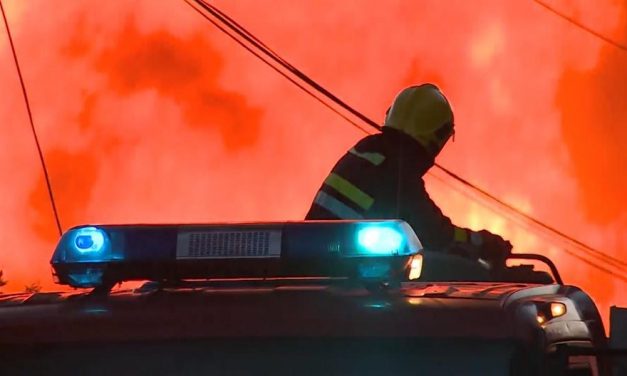 Újvidékről és Palánkáról is küldték a tűzoltókat a bácspetrőci éttermi tűzhöz