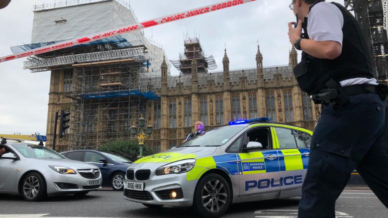 Négy embert késeltek halálra Londonban