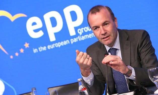 Weber: az EP csak a csúcsjelöltek közül választ elnököt az Európai Bizottság élére