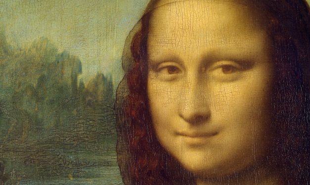 Tortával dobta meg a Mona Lisát egy nőnek öltözött férfi
