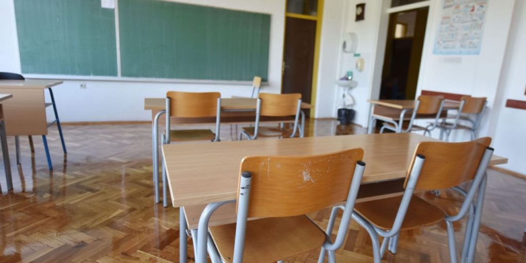 Több mint száz iskola kapott fenyegetést