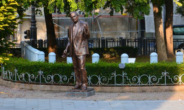 Bush is szobrot kapott Budapesten