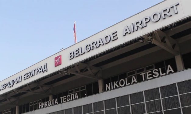 Aranyárban fizettetik a parkolást a belgrádi repülőtéren