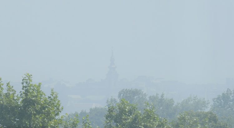 Füst fojtogatja Belgrádot, rendkívüli helyzet kihirdetését követelik