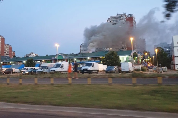 Tűz ütött ki Belgrádban egy kínai áruházban