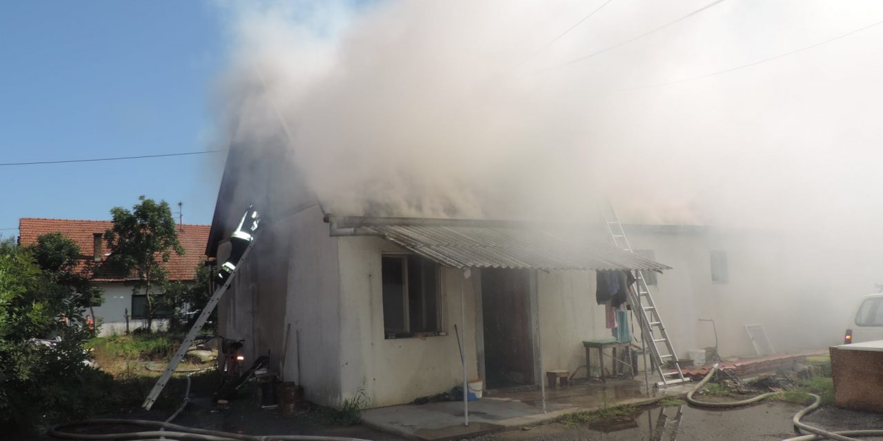 Tűz egy családi házban az Ady Endre utcában