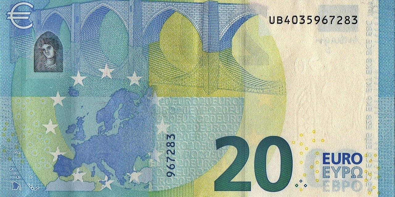 Elfogadta a kormány – decemberben minden nagykorú húsz eurót kap