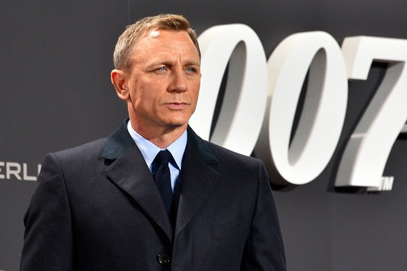 Daniel Craig hivatalosan is fregattkapitány lett (Fotó)