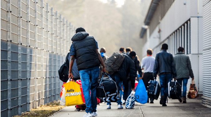 Hollandiában megteltek a befogadóközpontok