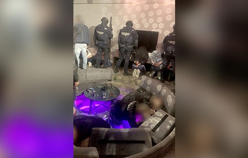 Rendőrök vetettek véget egy kokainbulinak Belgrádban (Fotók)