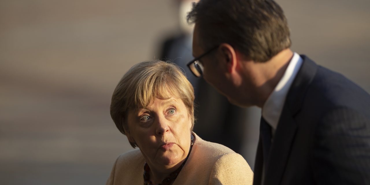 Merkel kért, Vučić ígért