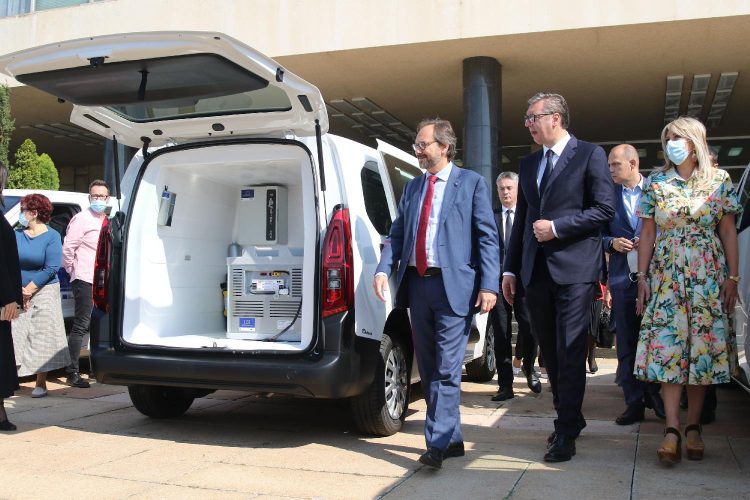 Huszonhat vakcinaszállító járművet kapott Szerbia az EU-tól
