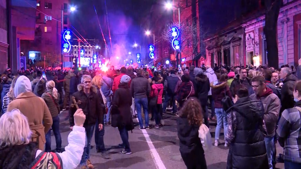 „Stop a hatalmi erőszaknak” – újabb tüntetés Belgrádban (FRISSÍTVE)