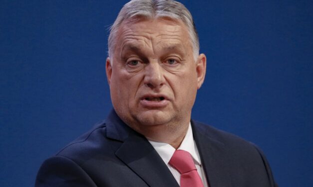 Orbán Viktor: Piros volt a paradicsom, nem sárga…