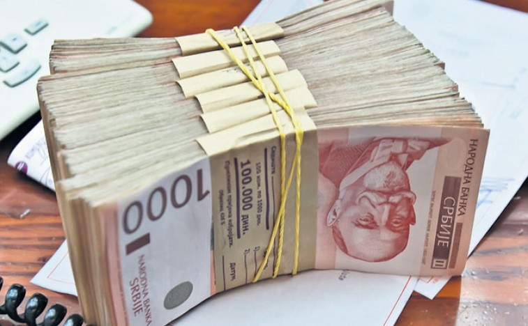 A családok támogatása helyett fantomszervezetekhez vándoroltak a minisztériumi százmilliók