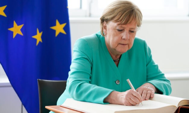 Pályafutásáról ír könyvet Angela Merkel