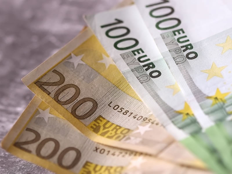 A novemberi nettó átlagbér már majdnem hatszáz euró volt