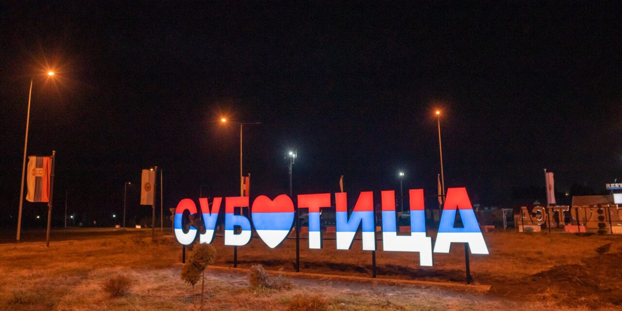 Žigmanov: A horvátokat nem zavarják a cirill, nemzeti színű feliratok Szabadkánál