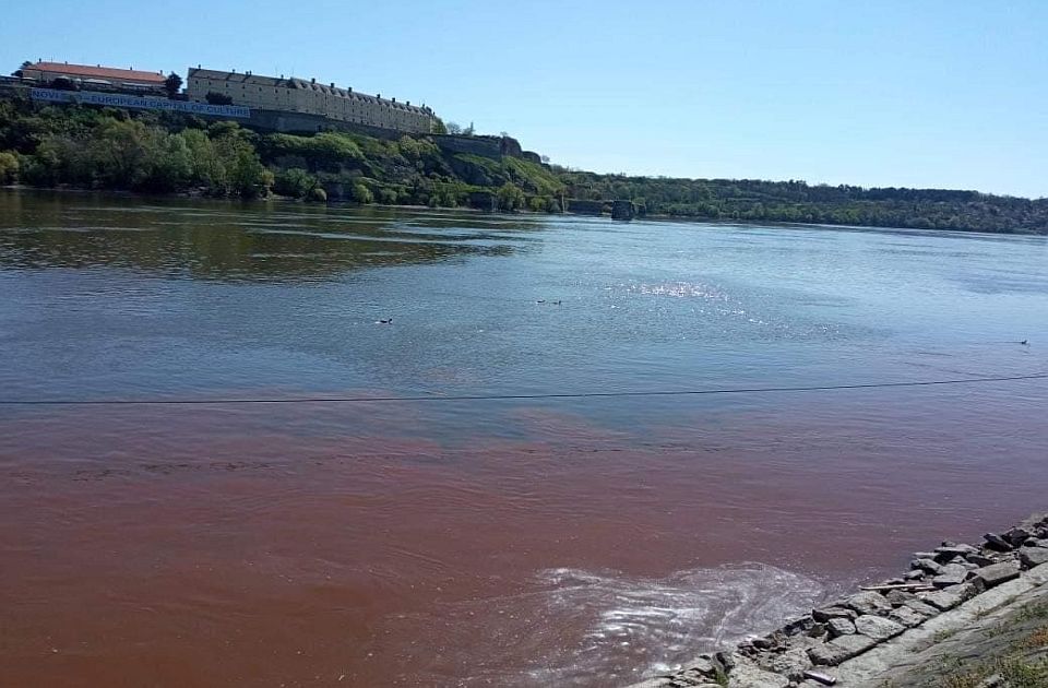 Újvidéknél megint piros a Duna vize