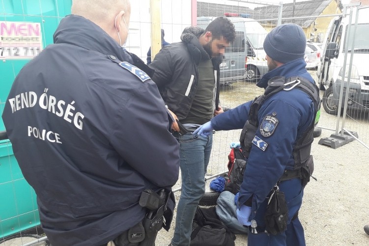 Pénteken is rendőrkézre került egy szerbiai embercsempész Magyarországon