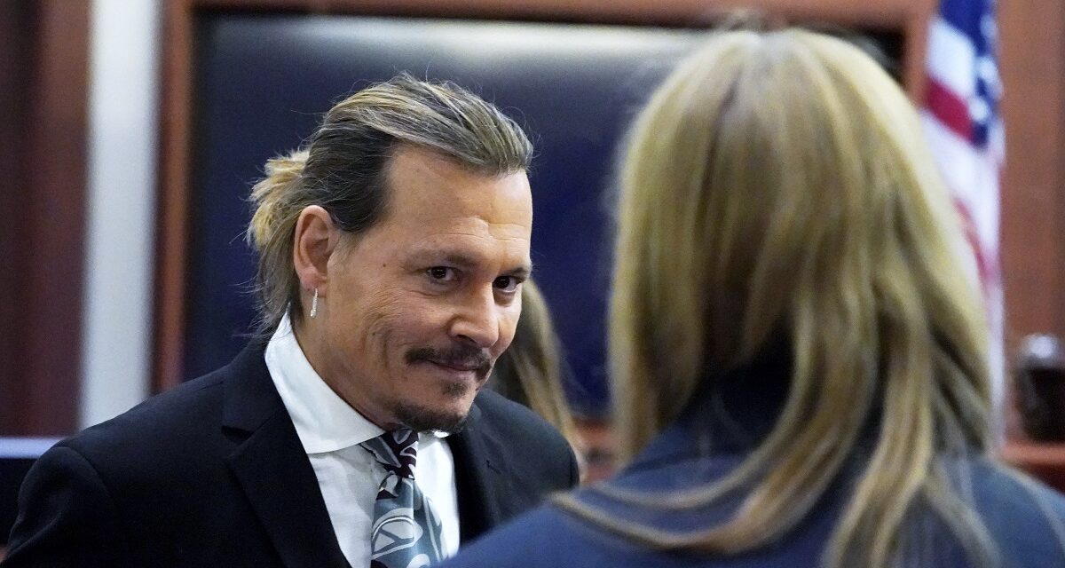 Johnny Depp szerint az őt erőszakkal vádoló exfelesége élete színészi alakítását nyújtja