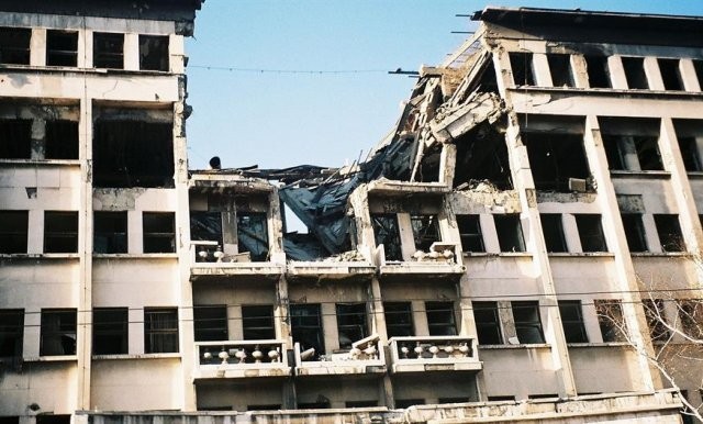 23 évvel ezelőtt bombázta le a NATO a Szerb Televízió és Rádió épületét