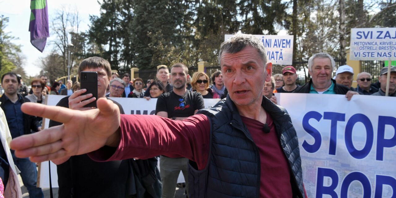 Ćuta: Ha nem alakul meg a parlament, akkor a belgrádi Gazela hídon tartunk népgyűlést!