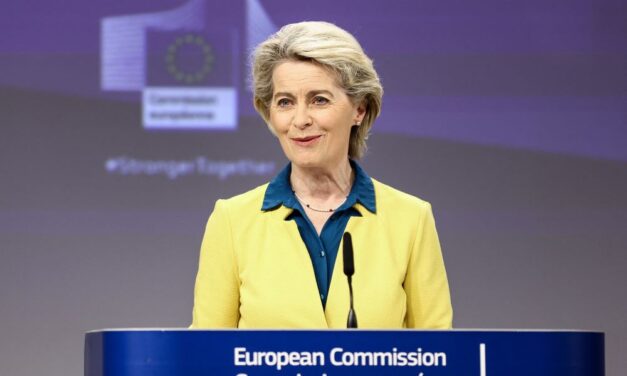 Az EB hivatalosan is támogatja Ukrajna és Moldova európai uniós tagjelöltségét