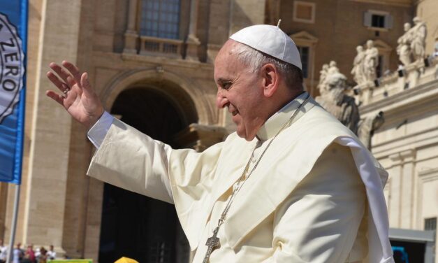 Cáfolta a lemondásával kapcsolatos pletykákat Ferenc pápa