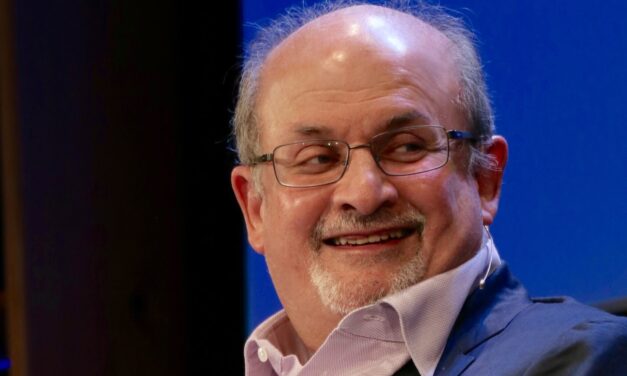 Lélegeztetőgépre szorul Salman Rushdie