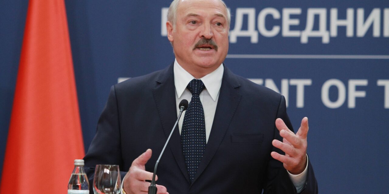 Lukasenka: Úton vannak az orosz atomfegyverek Fehéroroszországba