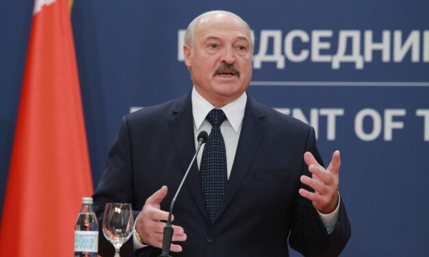 Lukasenka: Szerbia nem sokáig ülhet már több széken