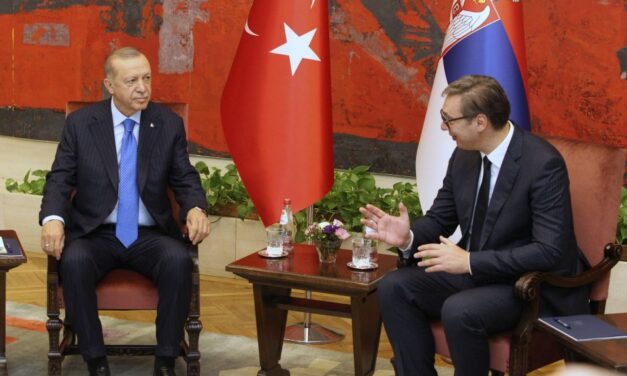 Erdogantól kért segítséget Vučić Koszovó miatt