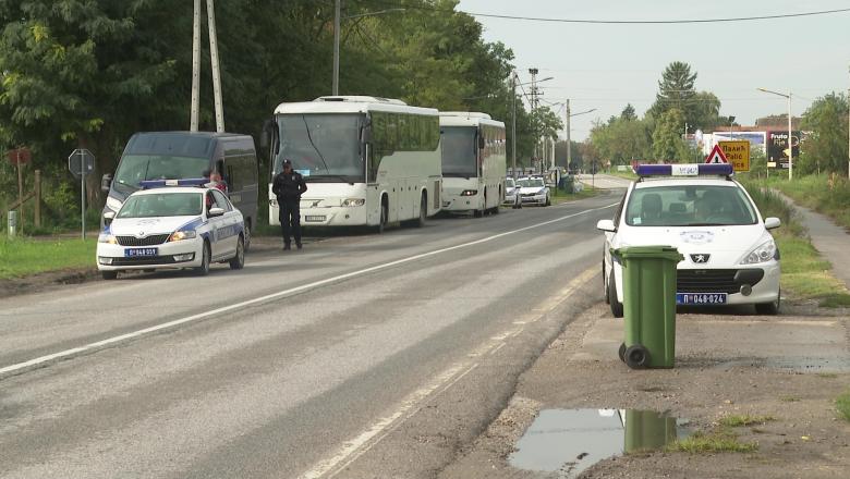 Két busznyi migránst vittek el Palicsról