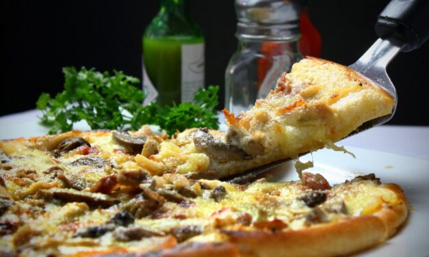A pizza felszeleteléséért külön fizetni kell egy zágrábi étteremben (Fotó)