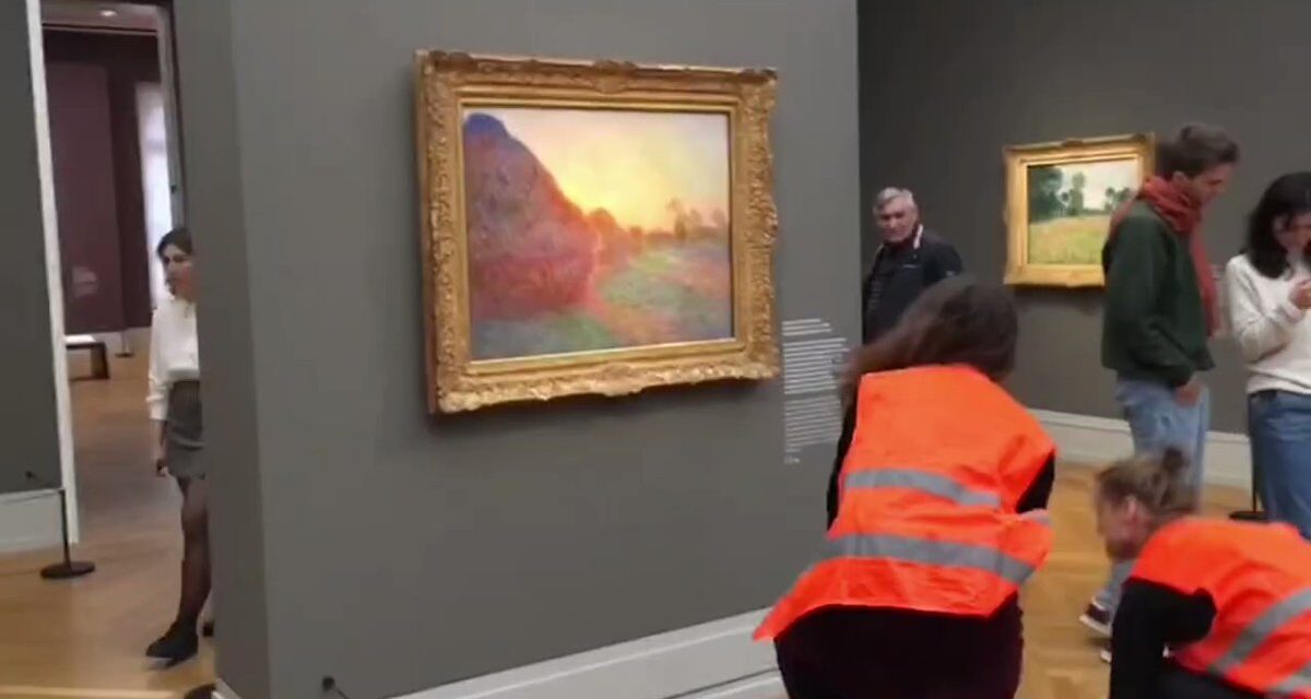 Burgonyapürével öntötték le Claude Monet legdrágább festményét klímaaktivisták