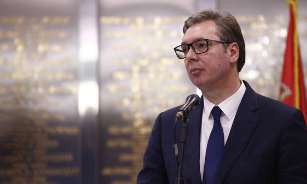 Egy évet ad az új kormánynak Vučić