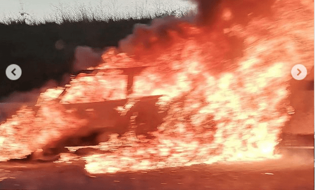 Felemésztették a lángok az autót (Videó)