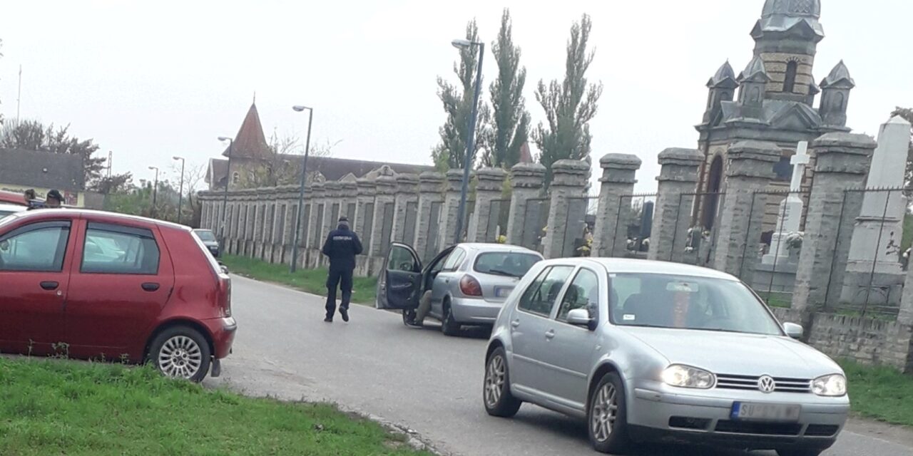 A gyászolók helyett az illegális migránsokat szállító járműveket kellene ellenőrizniük a rendőröknek