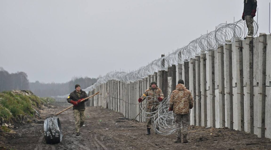 Ukrajna falat épít a Belarusszal közös határán