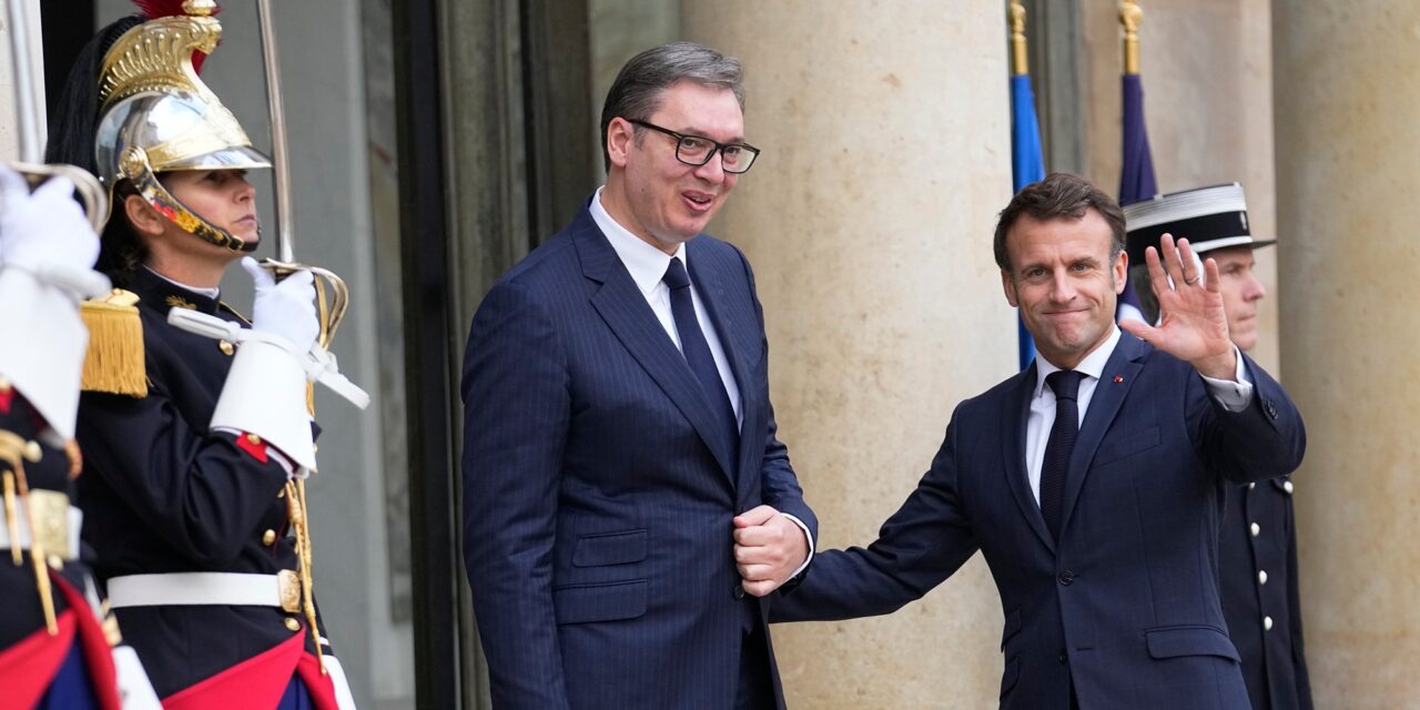 Vučić az Élysée-palotában találkozott Macronnal