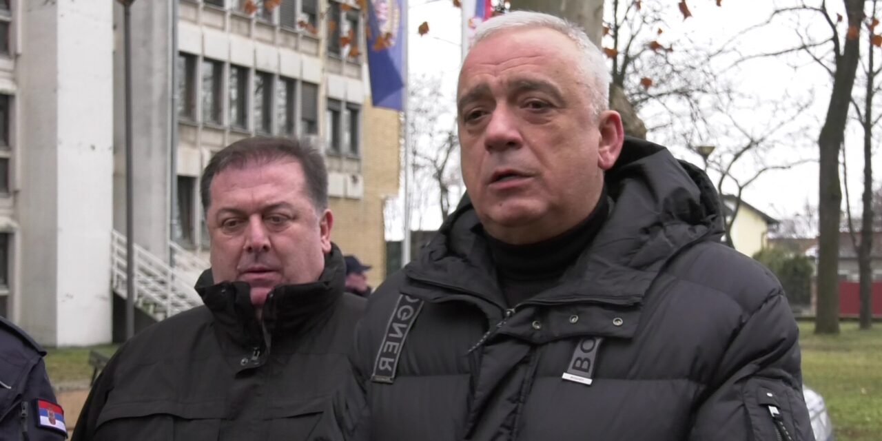 Ezerháromszáz eurós kabátban nem fázik Szabadka polgármestere