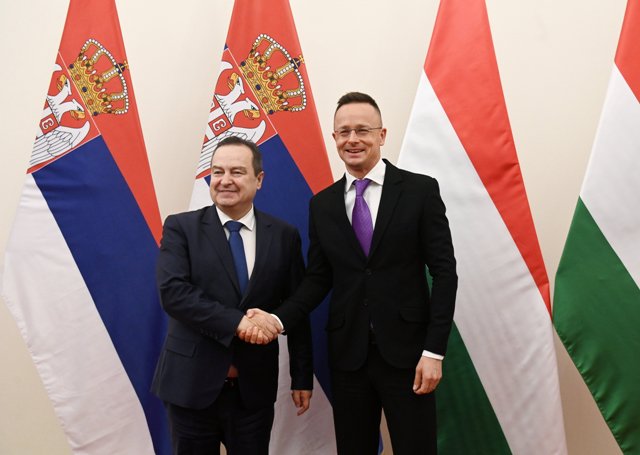 Szijjártó: Magyarország és Szerbia is közvetlenül és súlyosan érzi a háború és a migráció hatásait