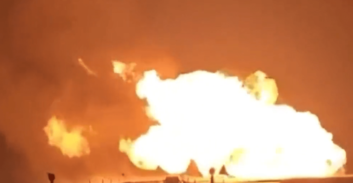 Ötven méter magasra csaptak a lángok Litvániában, amikor felrobbant egy gázvezeték (Videó)